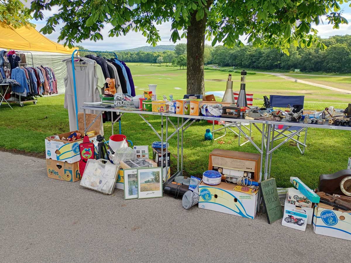 Erster gro�er Flohmarkt in Pracht: Ein buntes Einkaufserlebnis