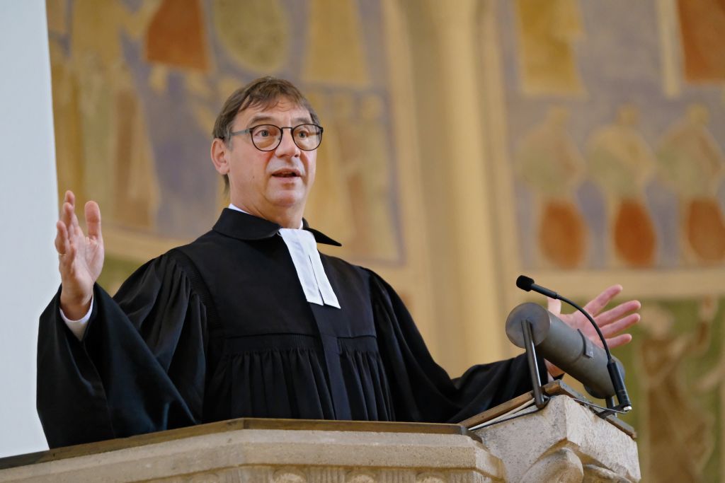 Kirchenprsident Volker Jung ist demnchst zu Gast am Evangelischen Gymnasium Bad Marienberg und predigt whrend des Schulgottesdienstes, den das Gymnasium am 21. Juni ausstrahlt. Foto: EKHN.