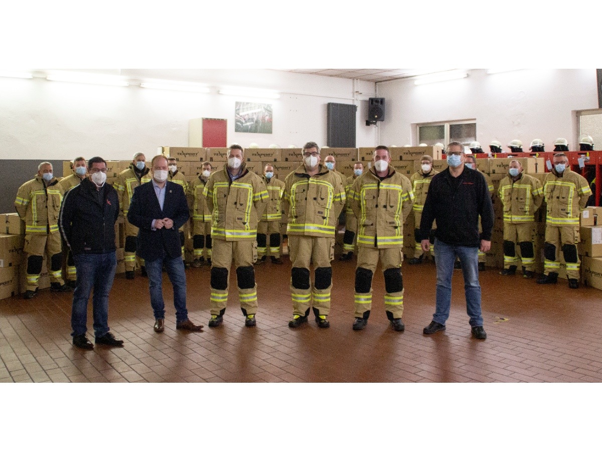 Feuerwehren der Verbandsgemeinde Kirchen erhalten neue Schutzkleidung