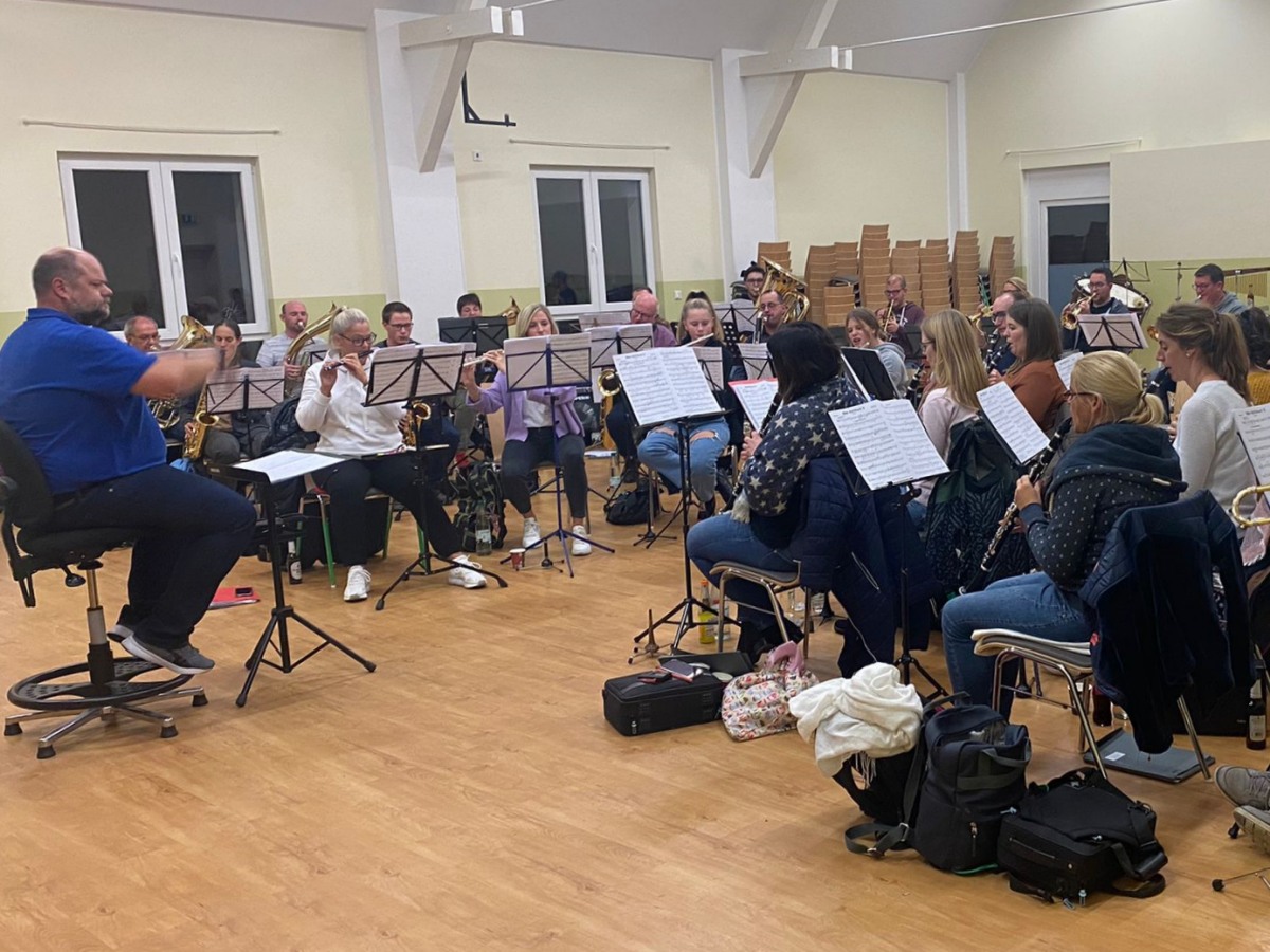 Musikverein Dermbach bereitet sich auf Herbstkonzert in Herdorf vor

