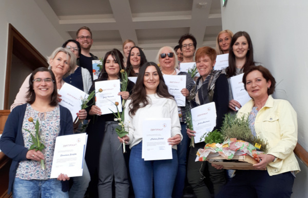 13 Erzieherinnen und ein Erzieher aus Kindertagessttten im Westerwald haben  erfolgreich die berufsbegleitende Weiterbildung zu Sprachfrderkrften in Trgerschaft der Kreisvolkshochschule in Altenkirchen abgeschlossen. (Foto: Kreisverwaltung Altenkirchen)