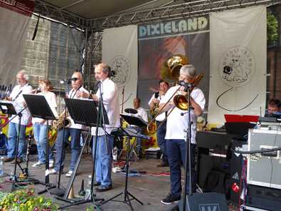 Groartiger Auftritt der Jazzband "Schrglage" in Quedlinburg