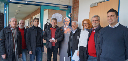 Zur Erffnung der Raiffeisen-Ausstellung an der IGS Hamm waren Gste aus Politik und Gesellschaft aus Hamm gekommen. (Foto: Diana Hedwig/IGS Hamm) 