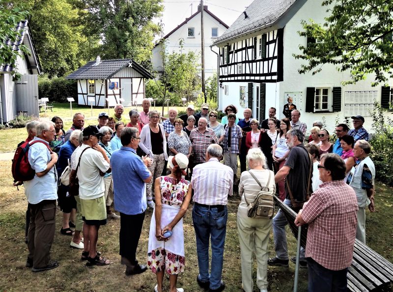 Menschen aus der Region zusammenbringen und sich gemeinsam fr soziale Belange im Westerwald einsetzen, will das Forum Soziale Gerechtigkeit bald wieder - wie hier bei einer Rundfahrt auf den Spuren des Wller Sozialreformers Friedrich Wilhelm Raiffeisen. Foto: privat