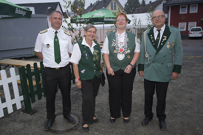 Von links: 1. Vorsitzender Sascha Vohl, 1. Ritterin Heike Backhaus, Knigin Nicole Schneider, 2. Ritter Hans-Jrg Hoffmann. Foto: Wolfgang Tischler