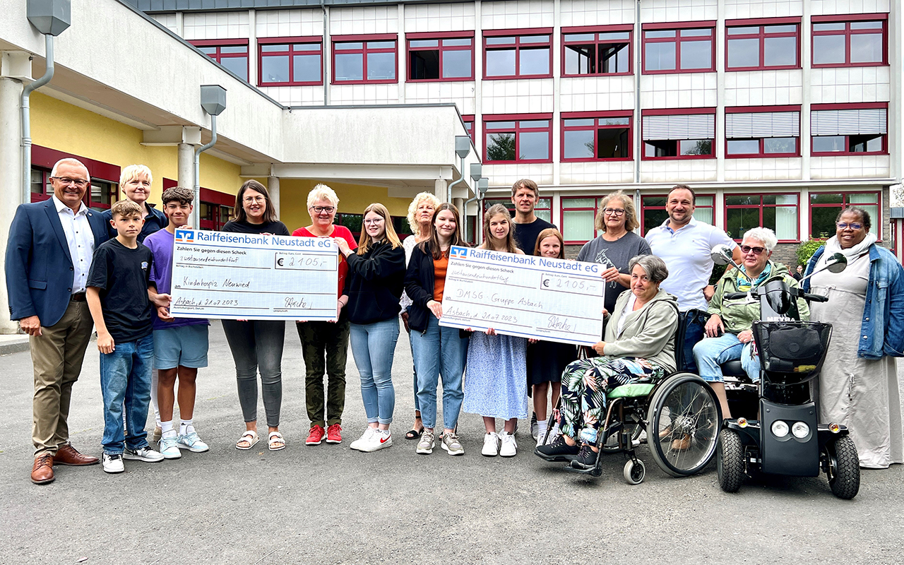 Realschule Plus Asbach spendet 4210 Euro an zwei wohlttige Organisationen