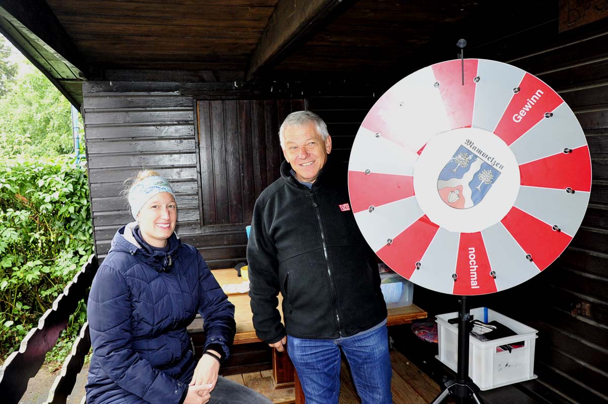 Katharina Demmer (li.) und Ulf Imhuser am Glcksrad. (Bilder: kk)