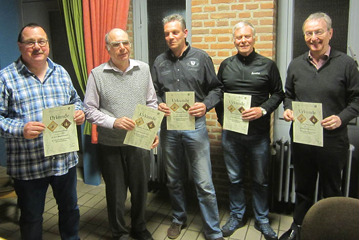 Fr 25 Jahre Mitgliedschaft im Rheinbreitbacher Brgerverein ausgezeichnet: Wolfgang Schraff (von links), Wilhelm Josef Weich, Wolfgang Piela, Franz Weiler und Karl Peter Becker. Fotos: Brgerverein Rheinbreitbach