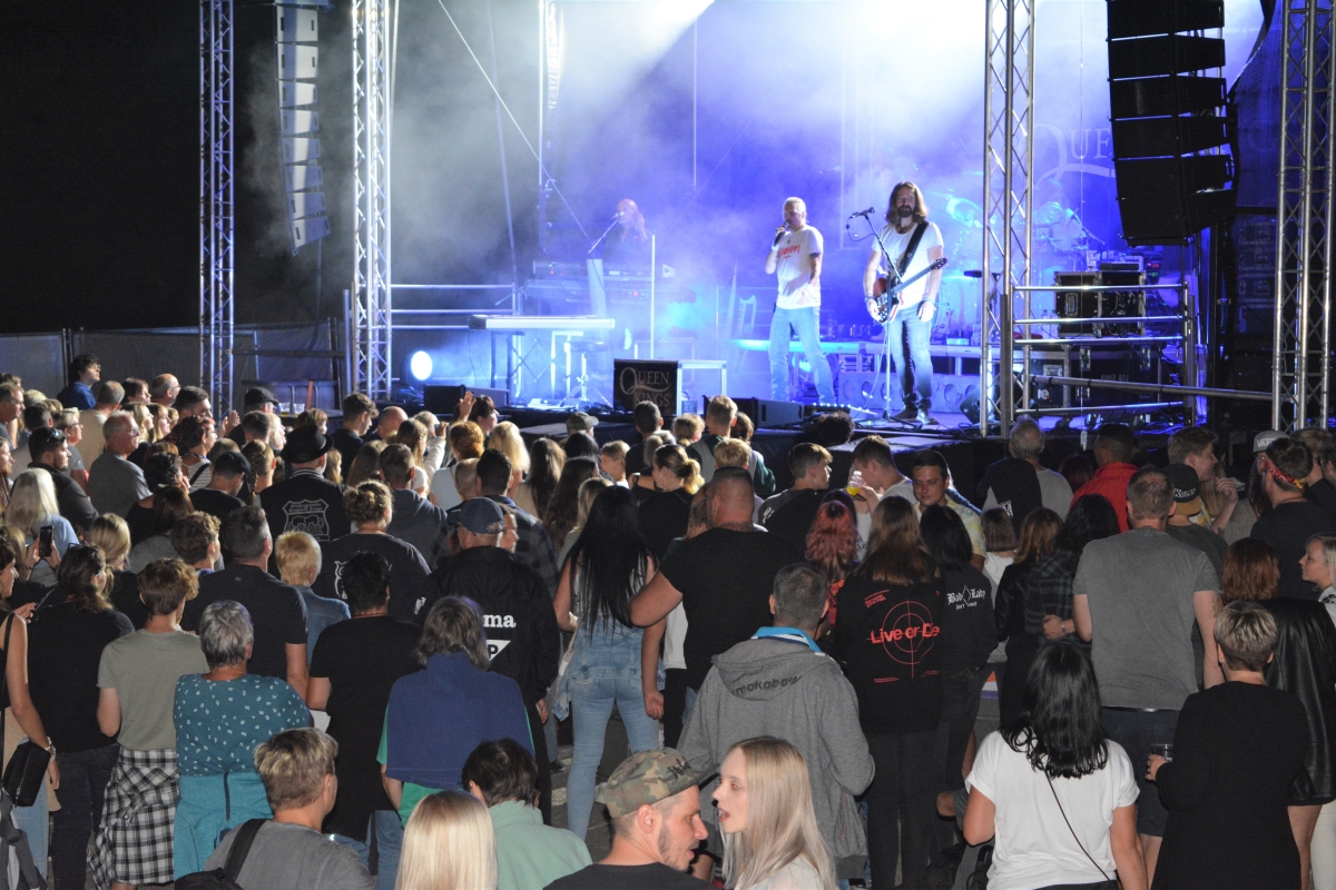 Einen gigantischen Auftakt zum Jubilum von "Rock im Feld" in Rotenhain erlebten die Besucher. (Fotos: Wolfgang Rabsch)