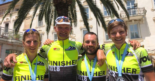 Kamen nach der Tour Transalp zufrieden im Ziel in Riva del Garda an: (von links) Sonja Schneeloch, Bernd Bdenbender, Michael Heck und Anna Baumeister. (Foto: Verein) 