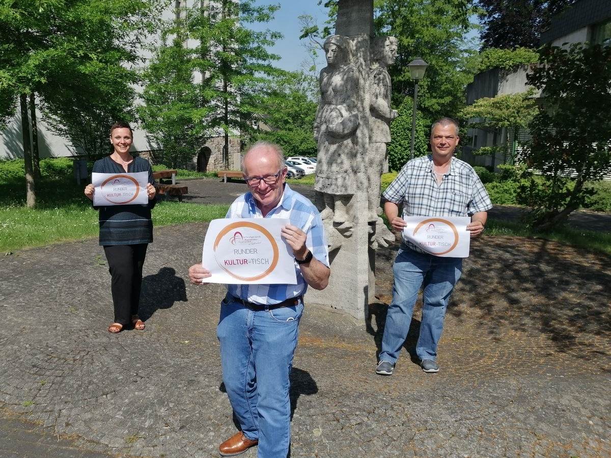 Rebecca Seuser, Rolf Schmidt-Markoski und Eugen Schmidt (von links) freuen sich, dass die Runden Kultur-Tische bislang auf eine groe Resonanz gestoen sind. (Foto: vh)