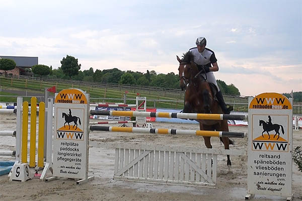 Robert Rychecky gewinnt S-Springen auf Gut Birkenhof