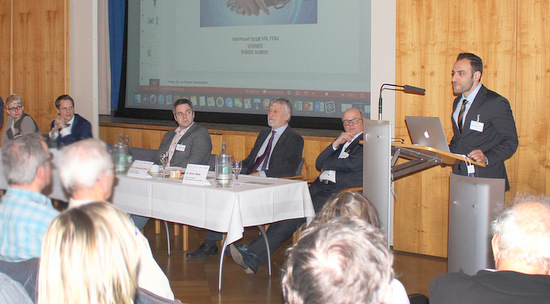 Standen 160 Besuchern beim 15. Siegener Prostata-Symposium im Haus der Siegerlnder Wirtschaft Rede und Antwort: (von links) Urologin Victoria Meyer, Strahlentherapeut Dr. Ren Baumann, Radiologie Dr. Michael Blazek sowie die Urologen Dr. Johannes Spelz, Dr. Peter Weib und Mahmoud Farzat. (Foto: Diakonie in Sdwestfalen gGmbH)