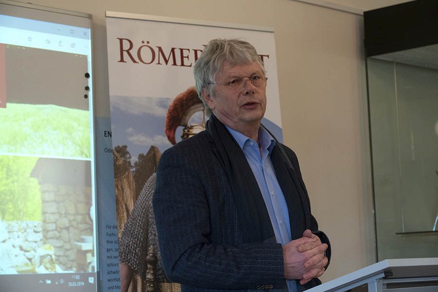 reiner W. Schmitz bei der Vorstellung der Kooperation "Rmerspuren". Fotos: Helmi Tischler-Venter