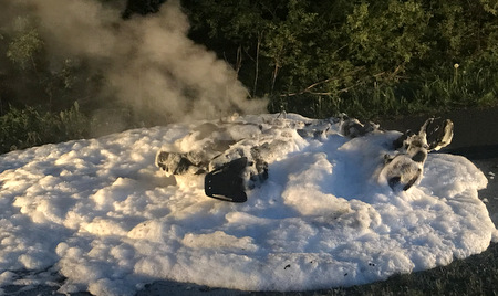 Viel ist nicht brig geblieben vom abgebrannten Motorroller zwischen Niederfischbach und Oberasdorf. (Foto: Verbandsgemeinde-Feuerwehr Kirchen) 