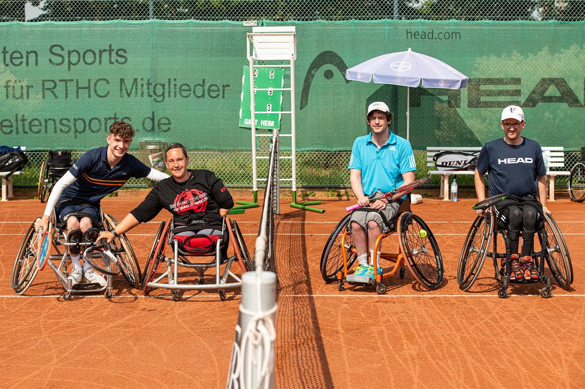 Die Spieler der Rollitennis e.V. aus Windhagen zeigten in Leverkusen, was sie drauf haben. (Fotos: privat)