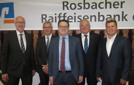 Aufsichtsrat und Vorstand, von links: Jrgen Funke (AR-Vorsitzender), Joachim Kronimus (Vorstand), Dr. Paul Hager (Aufsichtsrat), Martin Bernhardt (Vorstand), Gerrit Isenhardt (Aufsichtsrat). Foto: Raiba