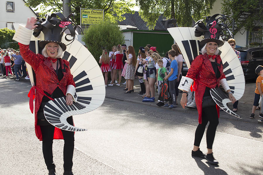 Gute Laune beim Rosenmontagszug 2.0 in Kleinmaischeid