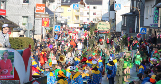 Top-Stimmung ist garantiert beim Rosenmontagszug in Herdorf. (Foto: KG Herdorf)