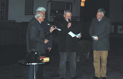 Klaus Olberz, erster Beigeordneter, verliest die lange Namensliste. Fotos: Klaus Khnen