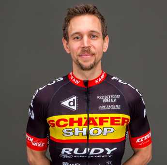 Thorsten Blatz vom Team Schfer Shop gewinnt Rundstreckenrennen