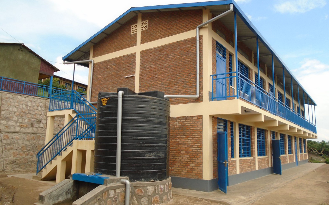 Die Schule in Gataka. (Fotos: Fly & Help)
