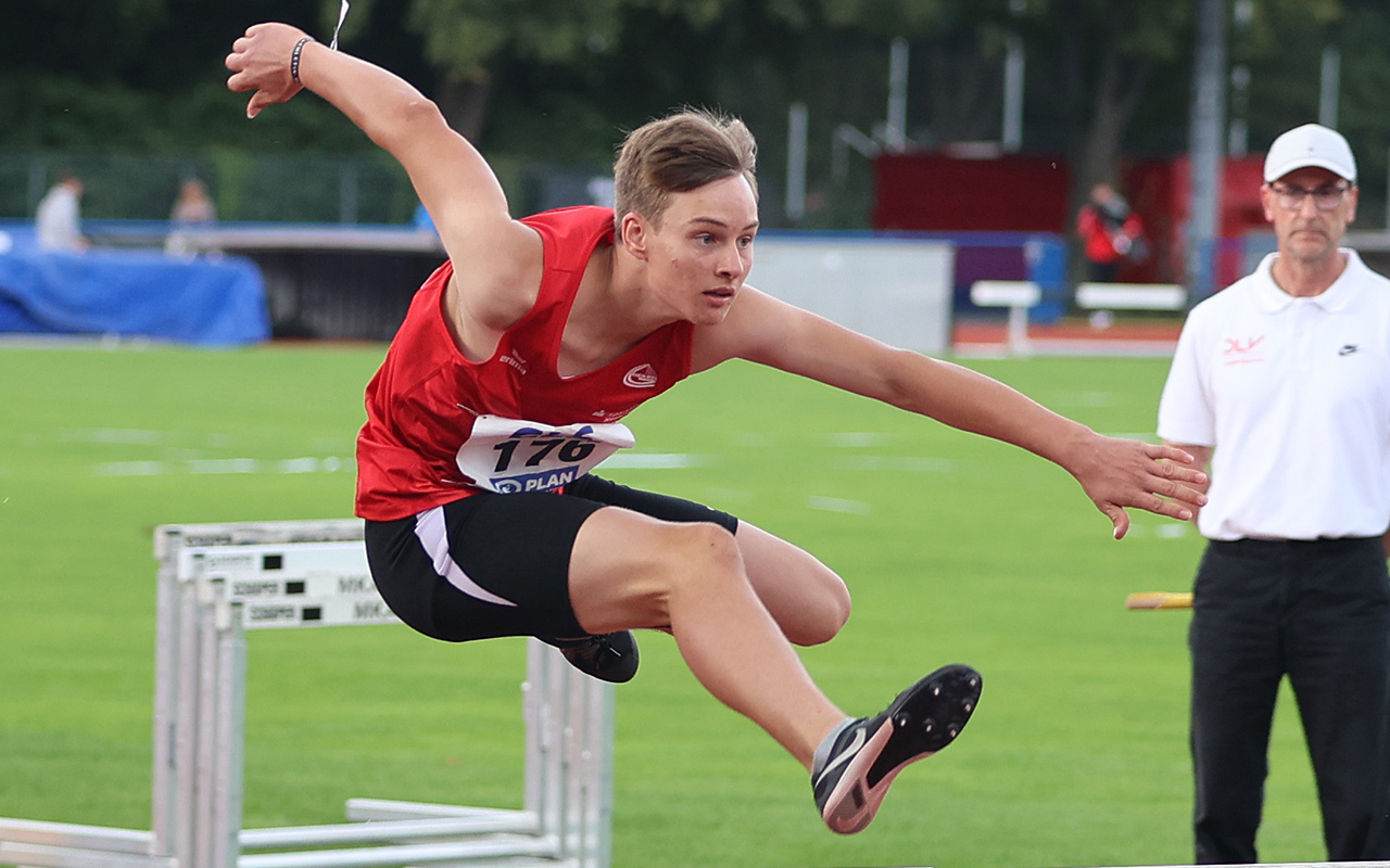 Bei den Jungen erreichte Samuel Plenert Fabing in der Altersklasse WJ U16 jeweils Platz eins mit der 4 x 100 Meter Staffel, mit der Neunkampf- und Block-Mannschaft. (Archivfoto: VfL Waldbreitbach)