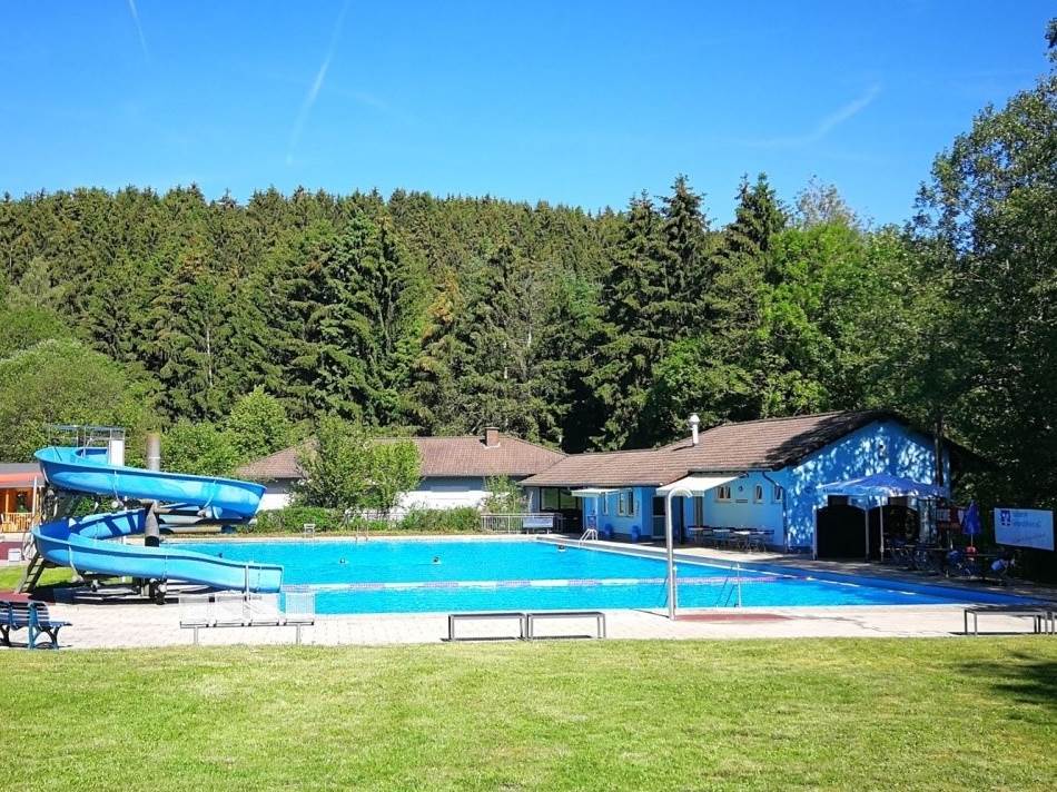 Sollte die Sieben-Tage-Inzidenz im Kreis Altenkirchen bis dahin stabil unter 100 liegen, kann auch das Freibad Dickendorf voraussichtlich im Sommer ffnen. (Foto: Schwimmverein Dickendorf)  