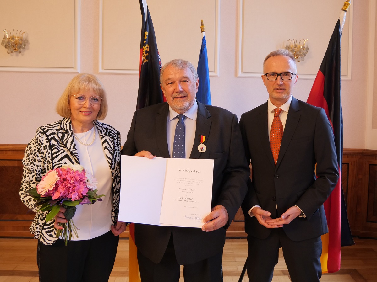 (V.l.) Christina Korzilius-Schler, Kurt Schler, SGD-Nord-Vize-Prsident Prof. Dr. Martin Kaschny. (Fotoquelle: SGD Nord)