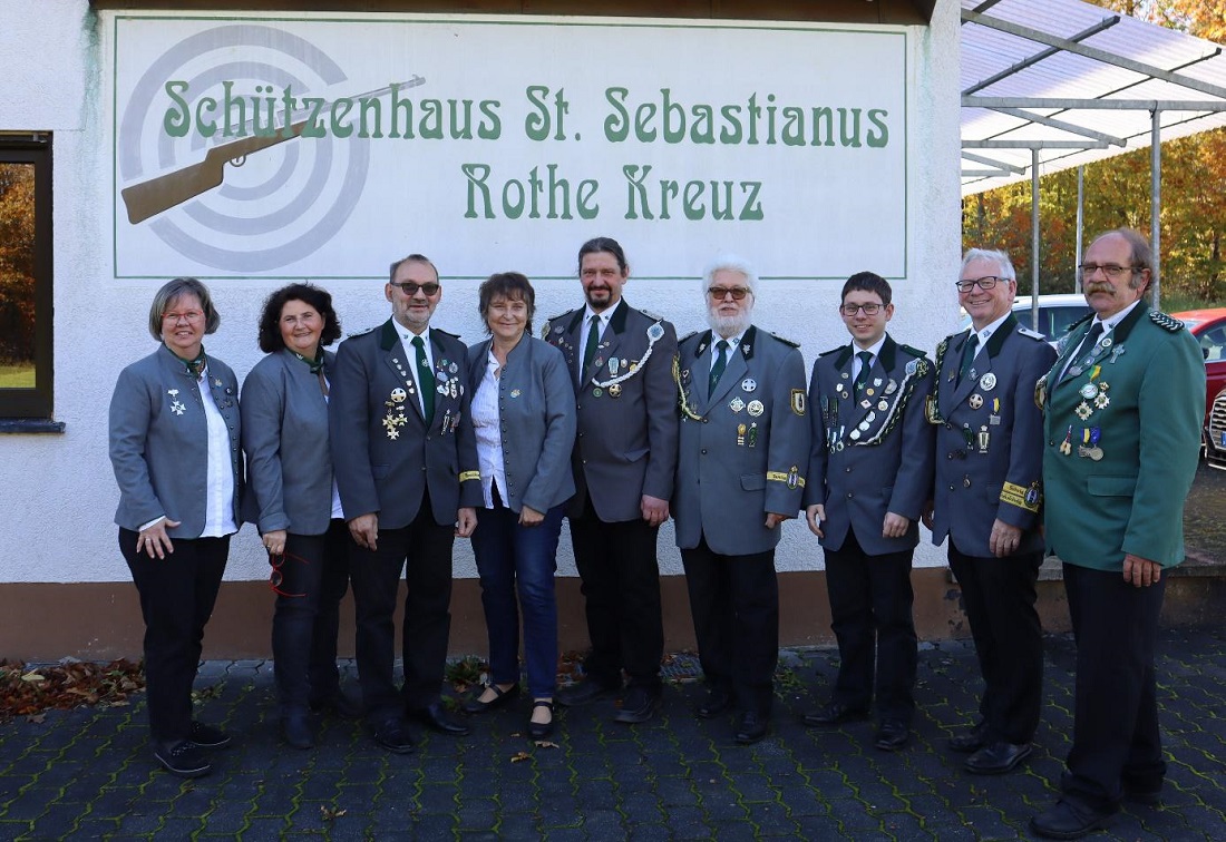 Brudermeister Josef Over und die neuen Vorstandsmitglieder. (Fotoquelle: St. Sebastianus Schtzenbruderschaft Rothe Kreuz e.V.)