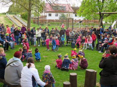 Der Osterspaziergang in Rott fand groen Zuspruch. Foto: Kita