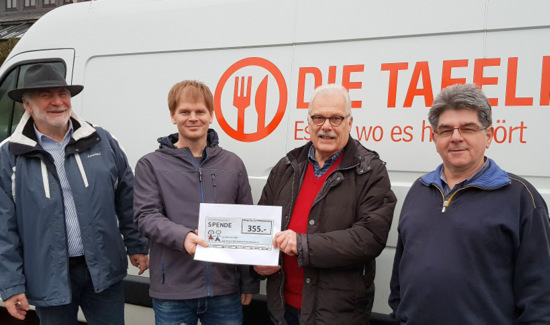 Eine Spende fr die Tafel: (von links) Kurt Hblich (Tafel Wissen), Sebastian Papenfu (FTC Breitscheidt), Jrgen Laumann (Tafel Wissen) und Frank Keil (FTC Breitscheidt). (Foto: privat) 