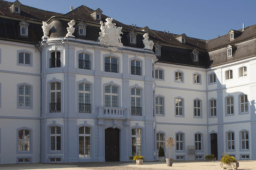 Umfangreiches Kulturprogramm vor dem Schloss Engers. Foto: Wolfgang Tischler