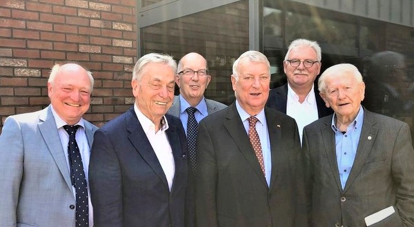 Geburtstagskind mit politischen Weggefhrten: (von links) Landrat Michael Lieber, Alfred Beth, CDU-Kreisvorsitzender Michael Wschenbach, MdL, Ulrich Schmalz, Werner Langen und Heinz Schwarz. (Foto: CDU)