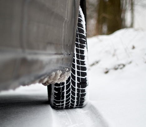 Erster Schneefall verursacht Verkehrsstrungen auf der BAB 48 und BAB 3