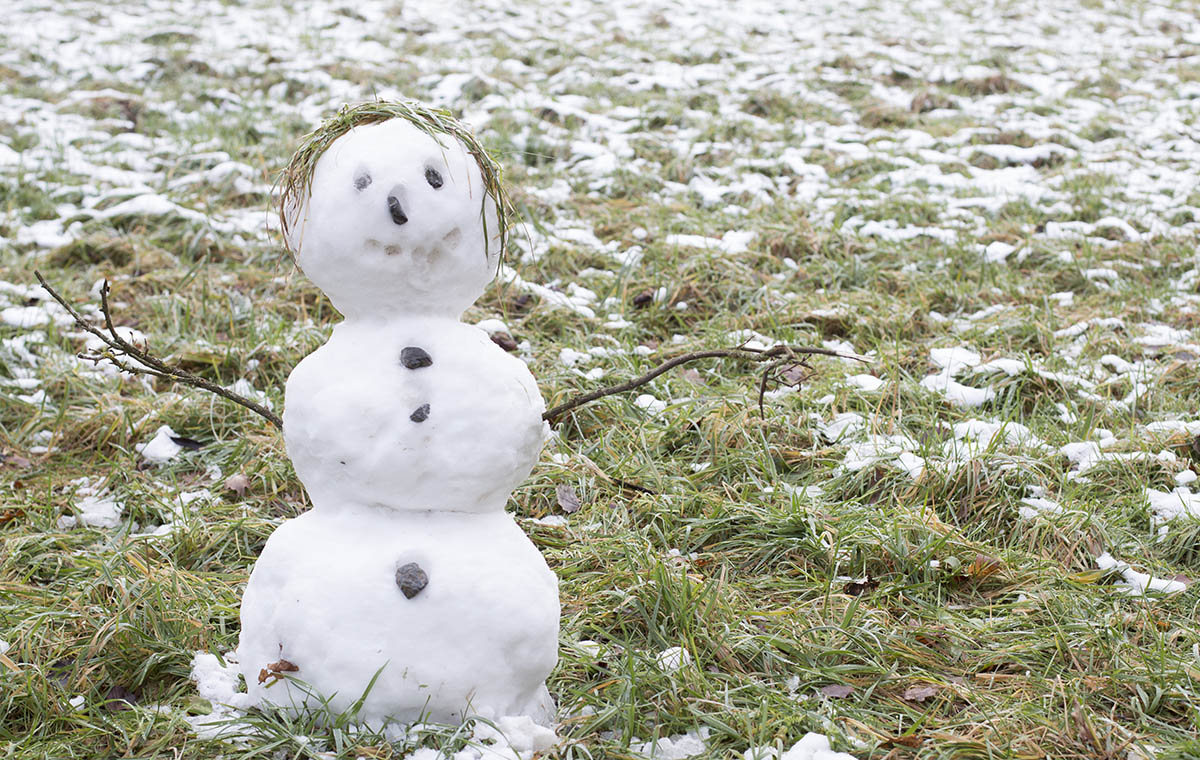 Es knnte im Westerwald der erste Schneemann gebaut werden. Foto: Wolfgang Tischler