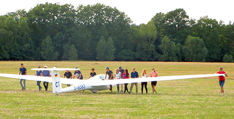 Segelfliegen ist Teamarbeit aller Beteiligten. Foto: Verein