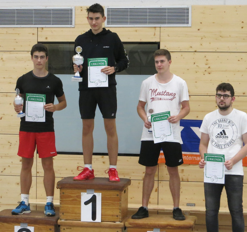 Gleich zwei Rheinlandmeister-Titel brachte Nils Schnborn (2. von links) vom BC Smash Betzdorf aus Linz am Rhein mit in den Westerwald. (Foto: Verein)