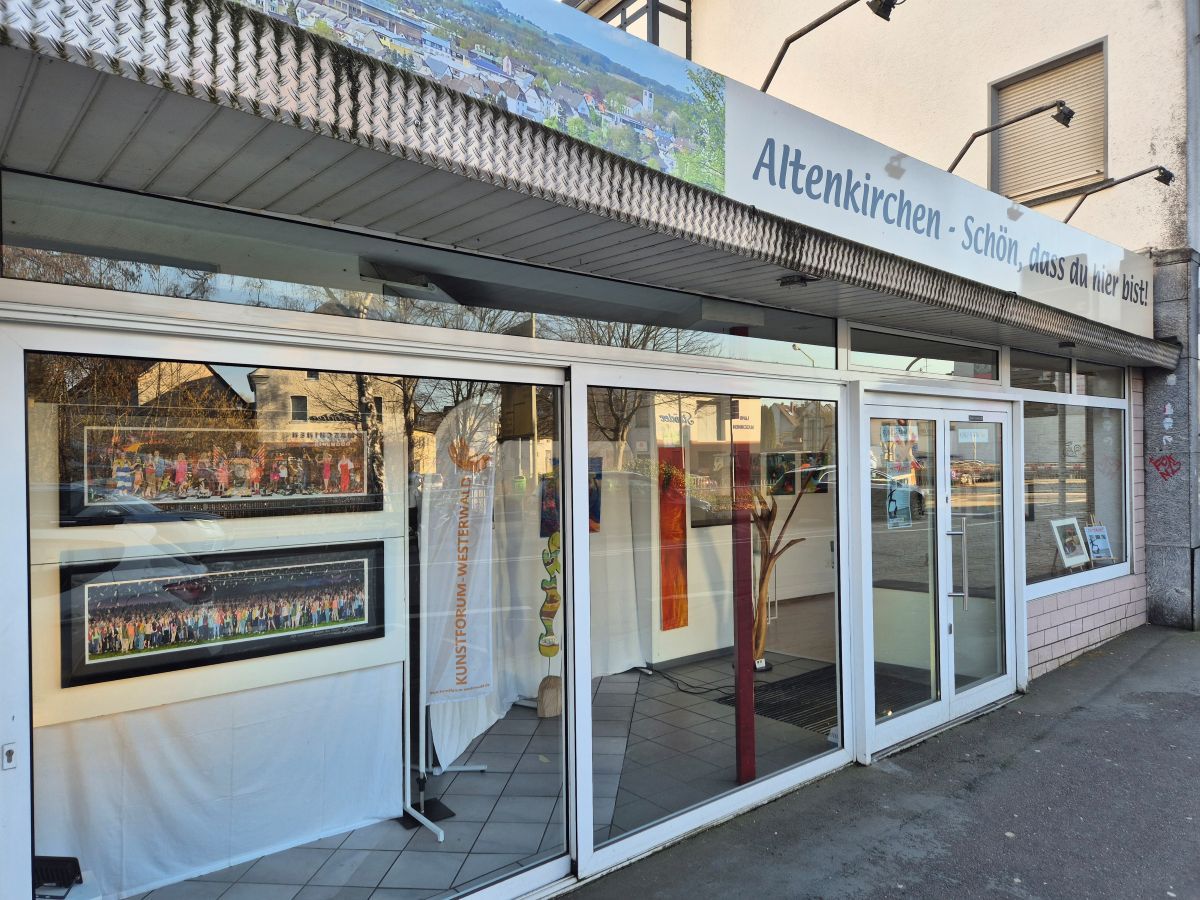 Das einstige Ladenlokal der B�ckerei Schumacher wird abgerissen. (Foto: vh)      