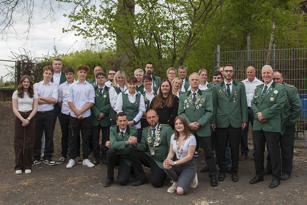 Gruppenfoto mit den neuen Majestten. Foto: Wolfgang Tischler