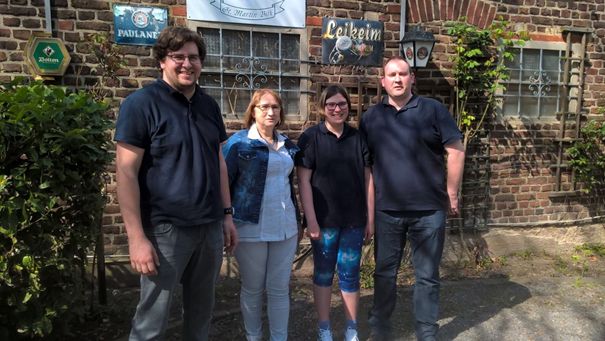 von links nach rechts: Jugendleiter Christian Sturm, stellvertretender Jugendleiter Hilde Gewehr, Vereins- und Kreisknigin Vanessa Platz, Jugendtrainer Markus Platz. Foto: privat