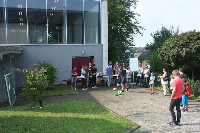 Das Schulfest zum 50-jhrigen Bestehen des Schulgebudes des Freiherr-vom-Stein Gymnasiums bot viel Spa Foto: jkh