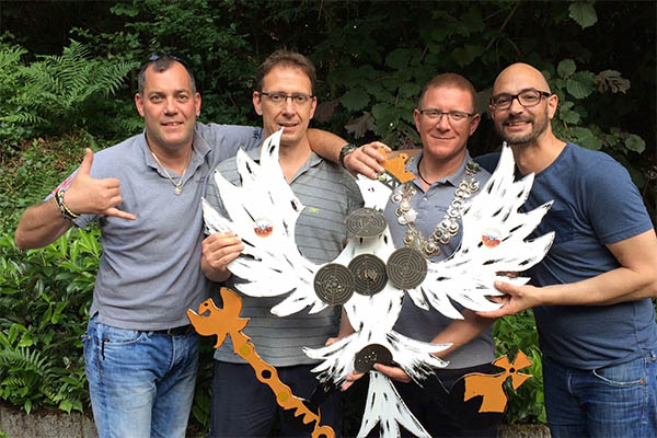 Kai Guting (2. von rechts) ist neuer Schtzenknig in Heimbach-Weis. Foto: Verein