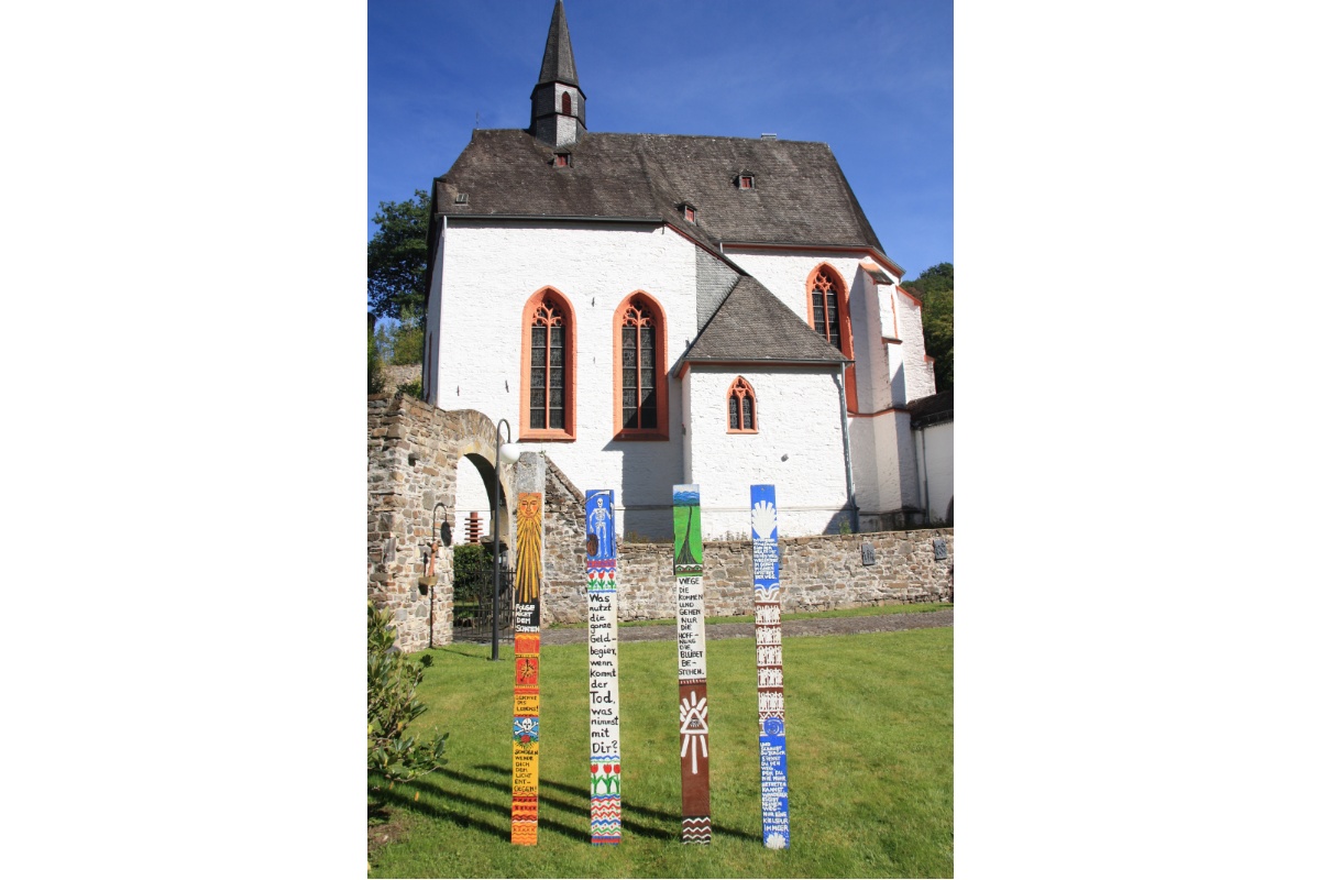 Seelenbretter: "Die Farbigen Wächter des Lebens" im Kloster Ehrenstein entdecken  