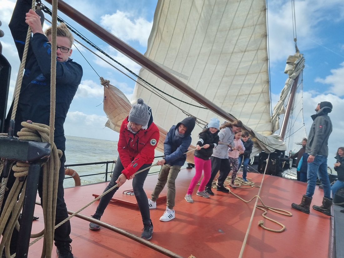 Beim Segeln konnten trauernde Kinder, Jugendliche und Erwachsene eine strkende Gemeinschaft erleben, Kraft tanken und einmal den Alltag hinter sich lassen. (Foto: Hospizverein Neuwied)