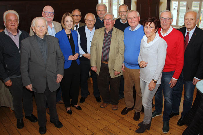 Mitglieder des frisch gewhlten Kreisvorstandes der Senioren Union Neuwied zusammen mit MdL Ellen Demuth und Staatsminister a.D. Heinz Schwarz. Foto: privat