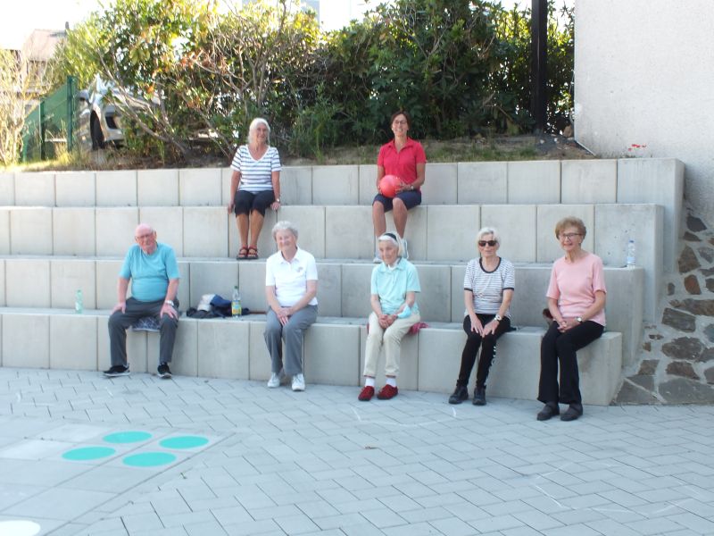 Gymnastik im Freien macht gemeinsam Spa. Fotos: Veranstalter