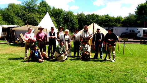 So bunt prsentiert sich die Teilnehmergruppe am Westerntreffen der Neuwieder Schtzengesellschaft in Nodhausen. Foto: Hans Hartenfels