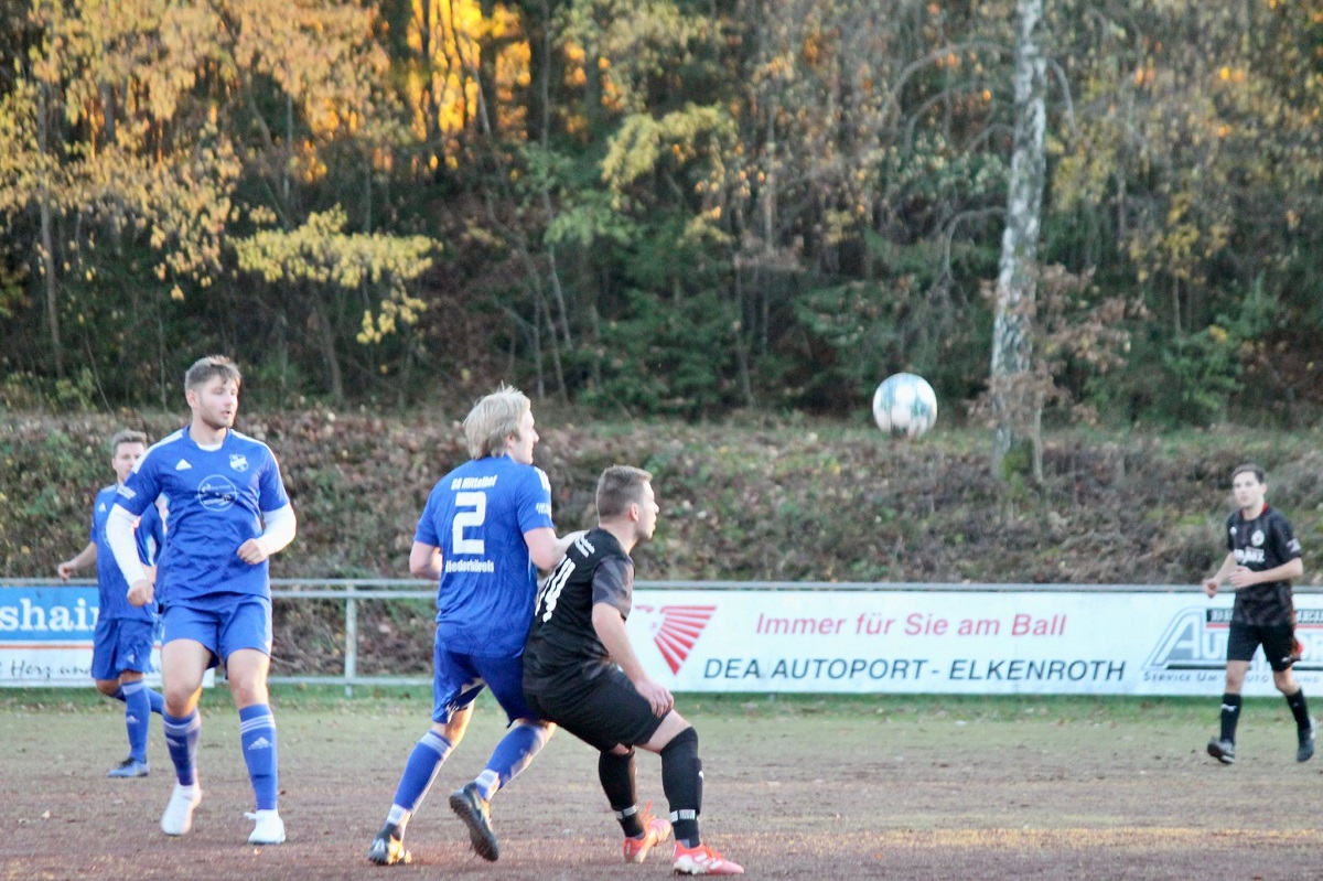 Die Defensive um Robin Nachtigal, Jonas Reifenrath und Christian Khler (von links) lie nichts anbrennen. (Fotos: privat)