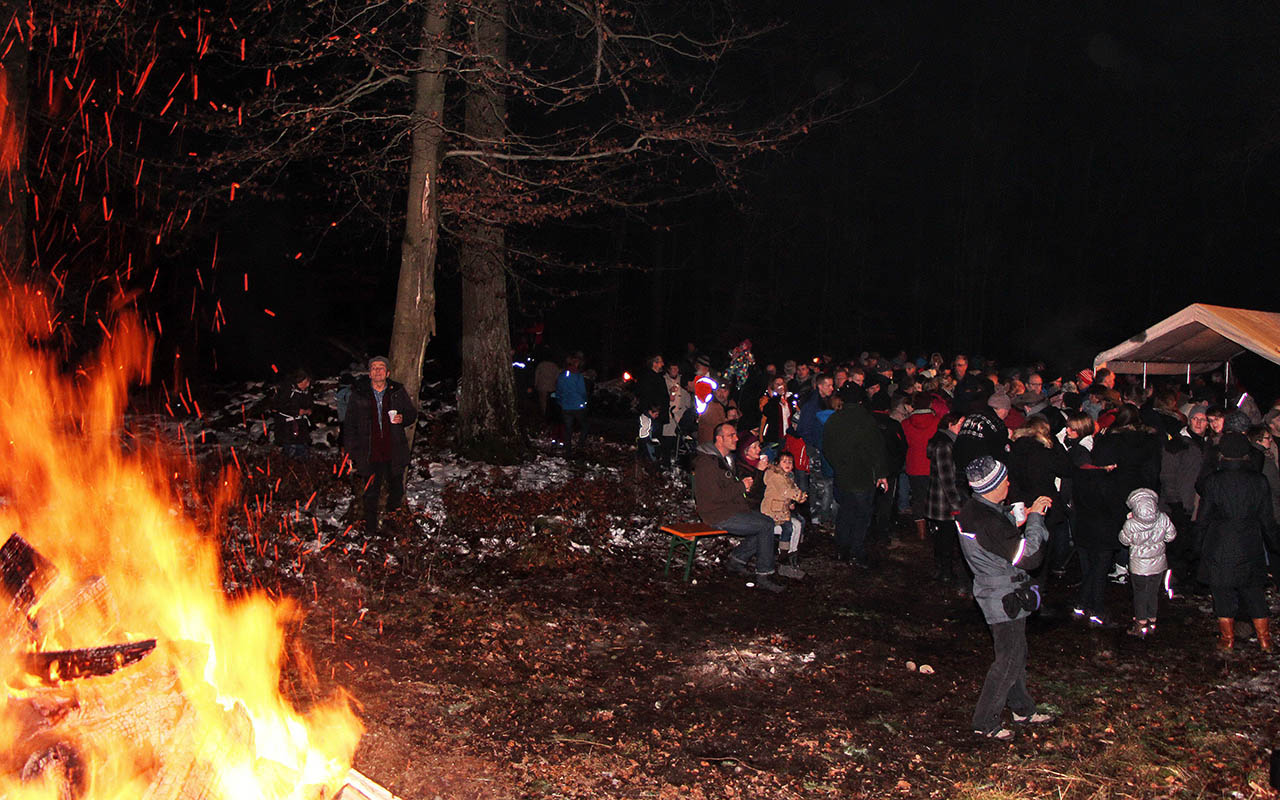 So stimmungsvoll soll es zum Jahresende im Buchfinkenland wieder am groen Silvesterfeuer aussehen - dazu ldt der Westerwald-Verein wieder ein. (Foto: Uli Schmidt)
